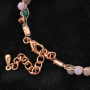 Met jade natuursteen kralen kun je deze leuke sieraden maken