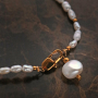 Oorbellen en armbanden maken met diverse soorten kralen doe je zo: