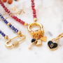 DIY: armbanden, oorbellen en kettingen met DQ metalen bedels