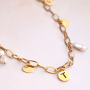 Get inspired! Cre&euml;er een trendy look met schakelkettingen en armbanden: 