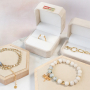 De mooiste displays en doosjes om jouw sieraden mee te presenteren: 