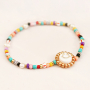 Met acryl letterkralen en zoetwaterparels kun je deze leuke armbanden maken: