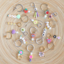Cre&euml;er schitterende sieraden met de rainbow nietstiften van DQ metaal en acryl kralen 