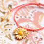 Stijlvolle zomerse sieraden ontwerpen met goudkleurige bloem bedels van DQ metaal 