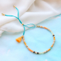 Kleurrijke armbanden maken met 1,5 cm kwastjes, macram&eacute; draad en diverse kralen!