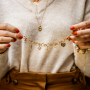 Get inspired: draag betekenisvolle sieraden bij de trend die we deze herfst en winter veel gaan zien: spirited comfort.