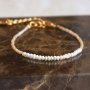 Maak minimalistische armbanden en ringen met zoetwaterparels
