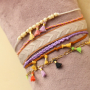 Verwerk de mini kwastjes in vrolijke sieraden