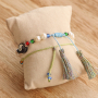 Zo ontwerp je armbanden met macram&eacute; draad