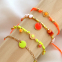Zo ontwerp je een neon sieraden collectie