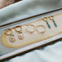 Trendy oorbellen met rvs creolen als basis