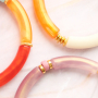 Get inspired en cre&euml;er armbanden met acryl kralen tube