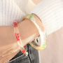 Trendy droogbloem armbanden met bijpassende haarclips