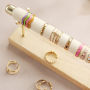 Gevulde sieraden displays met diverse ringen