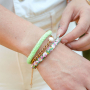 Zo verwerk je facet oorbel onderdelen en armbanden in jouw collectie