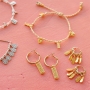 Sieraden inspiratie met metalen bedels DQ