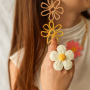 Ontwerp kettingen, oorbellen en ringen met raffia hangers en onderdelen