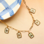 Maak een unieke collectie met stainless steel schelp bedels met letters