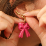 Sieraden inspiratie met acryl strik bedels en hartjes oorbellen