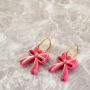 Sieraden inspiratie met acryl strik bedels en hartjes oorbellen