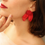 Cre&euml;er een unieke look met bloemen oorbellen