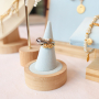 Maak een mooie sieraden presentatie met houten displays 