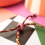 Cre&euml;er kleurrijke armbanden met bead stoppers