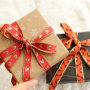 Cre&euml;er unieke armbandjes, sleutelhangers en cadeaus met tekstlint
