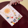 Zo maak je vrolijke sieraden met metalen bedels met enamel