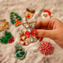 Mix & match: kerst broches in feestelijke vormen